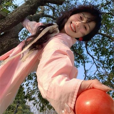 校服的裙摆